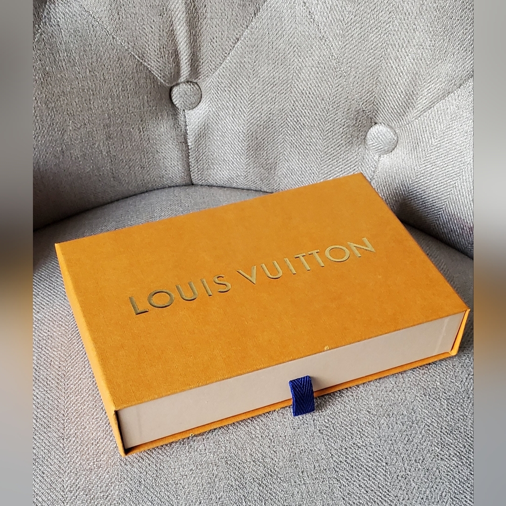 Louis Vuitton Storage Gift Box And Cloth Storage Pouch